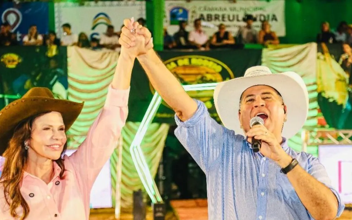 Professora Dorinha em evento em Abreulândia